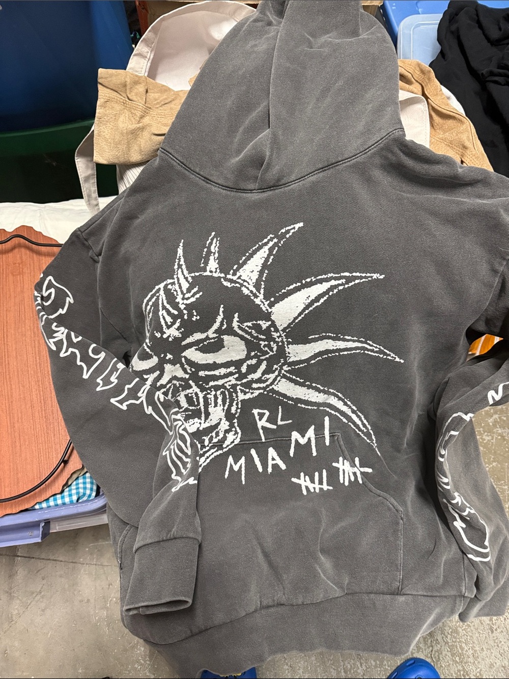 Cozy Gray Fleece-Lined Hoodie Interior